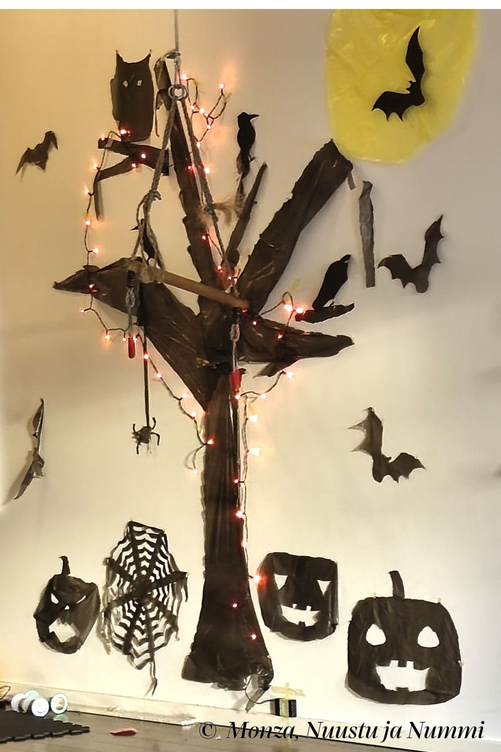 Halloweeni seinakaunistused Lastega ee Monza Nuustu Nummi 14873