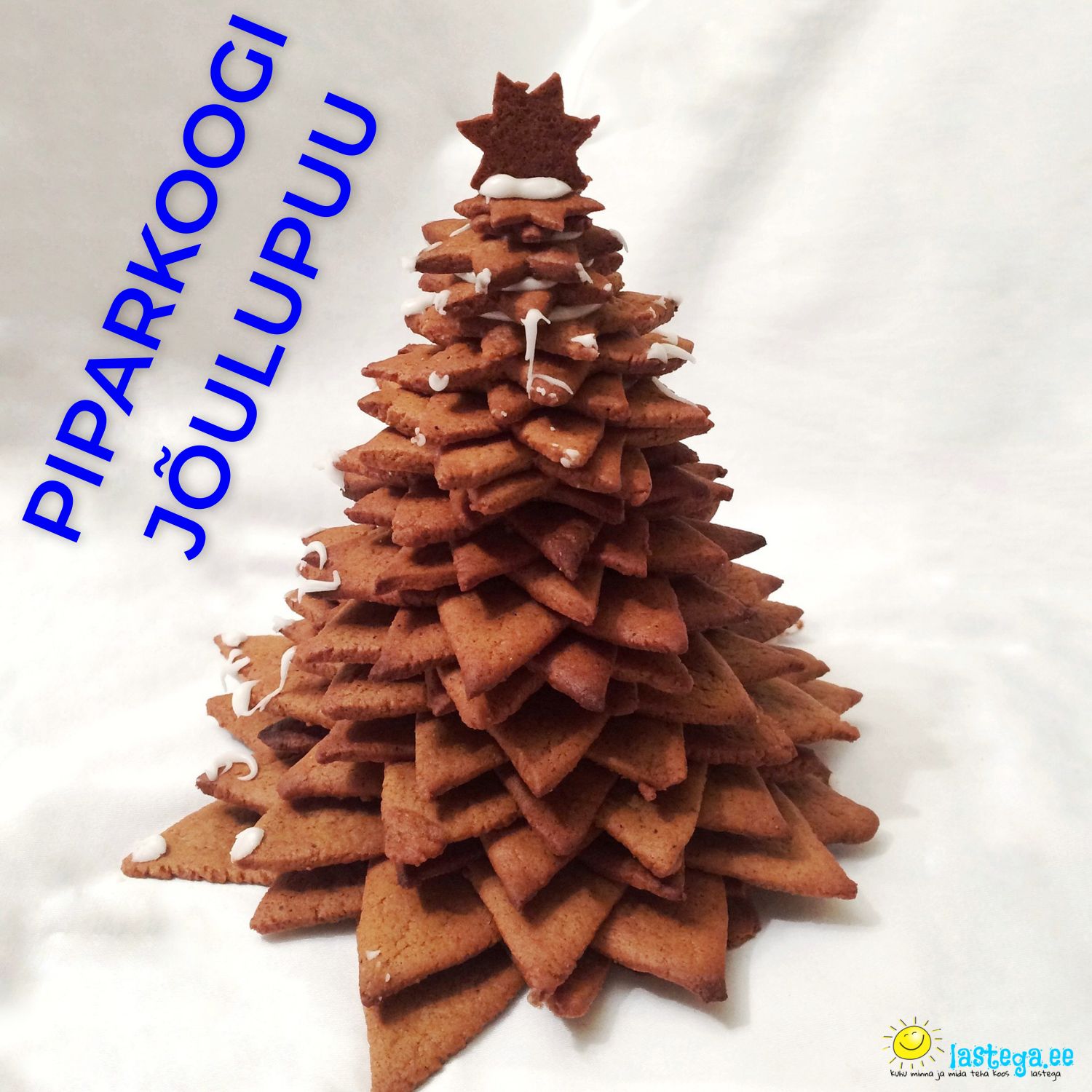 Piparkoogikihtidest ehitatud jõulupuu valgel taustal, sobib jõulukingituseks.