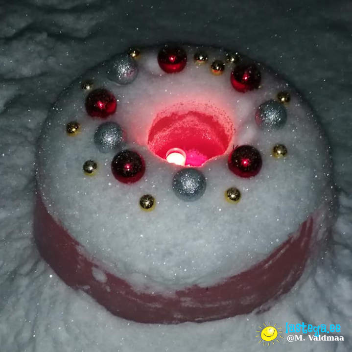 Mae hiigelsuur jäälatern. Mae hiigelsuur jäälatern.
